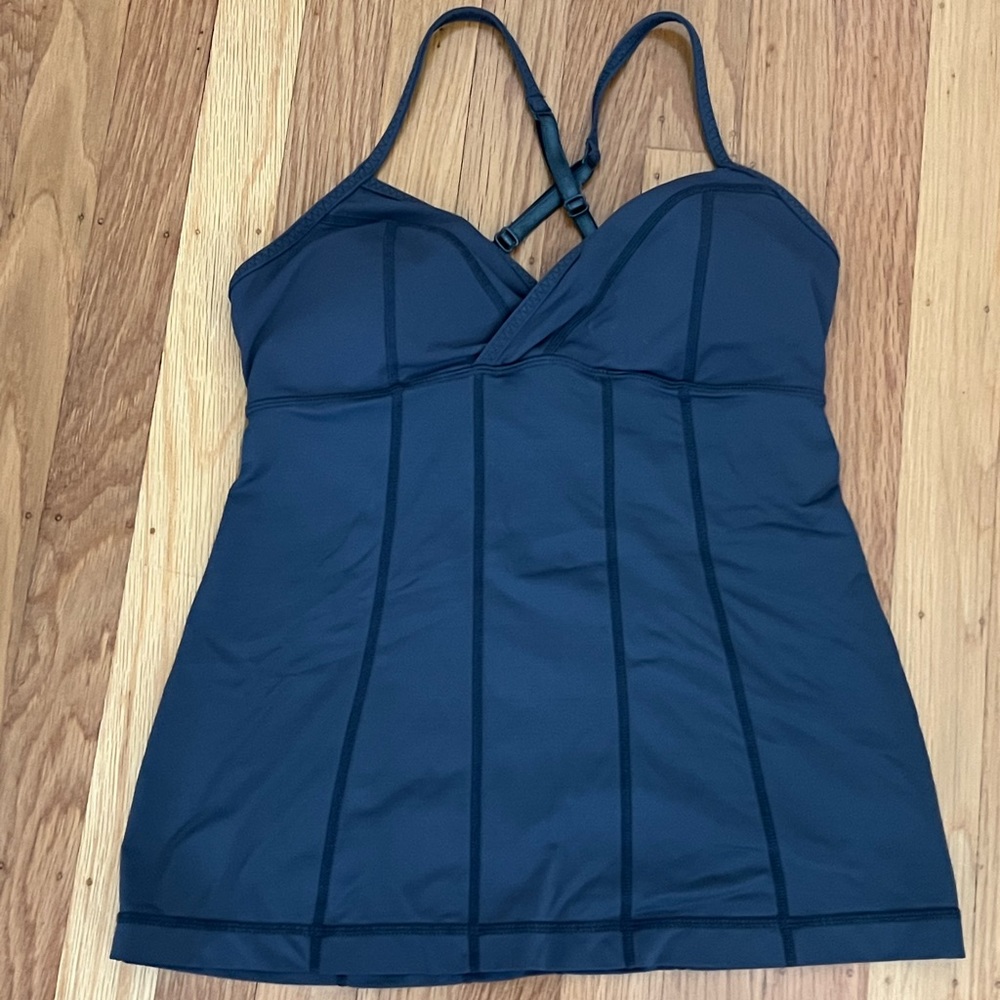 Womens Lululemon active wear workout top.